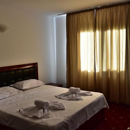 Călimăneşti Hotel Ostrov מראה חיצוני תמונה