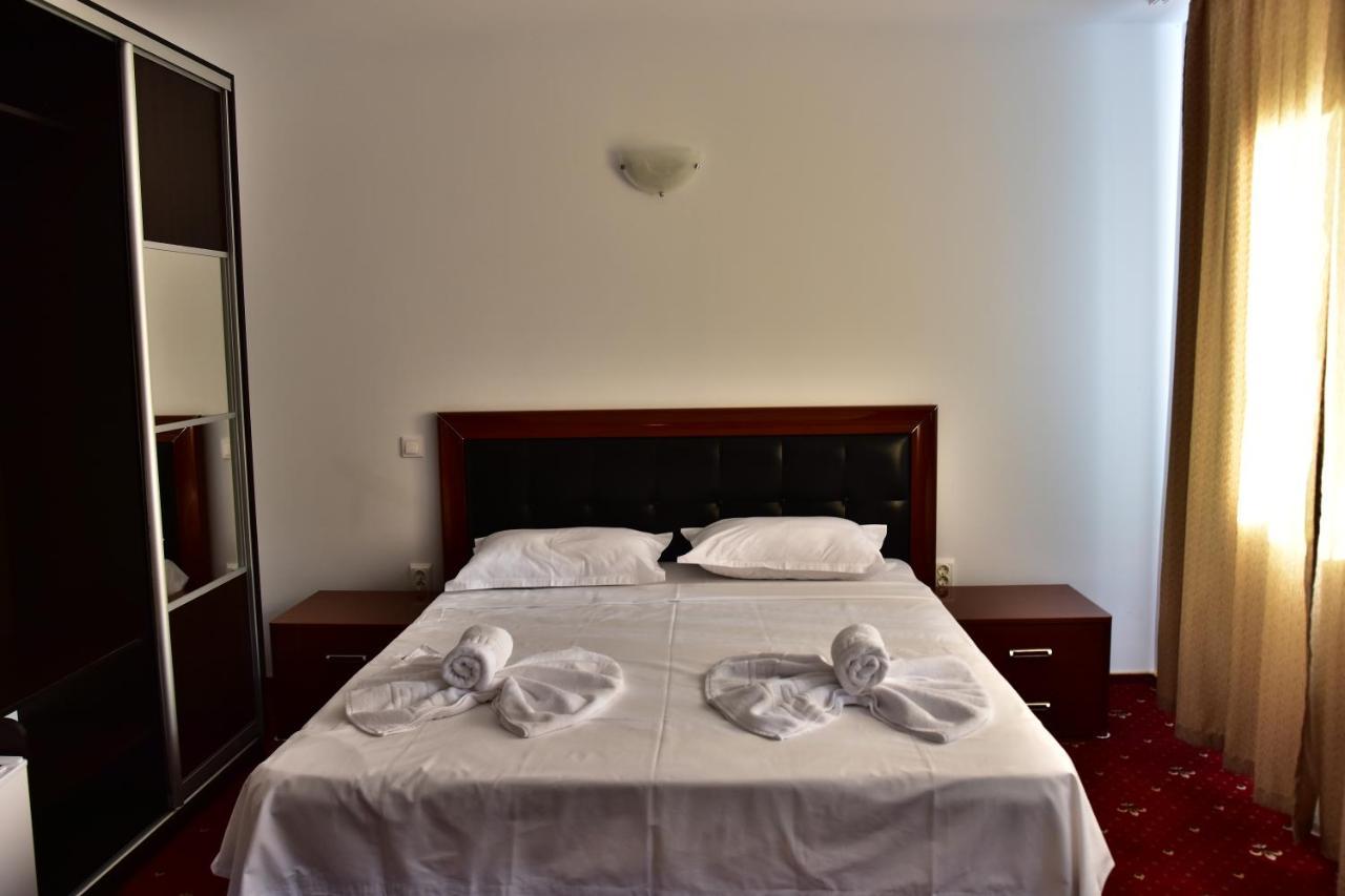 Călimăneşti Hotel Ostrov מראה חיצוני תמונה