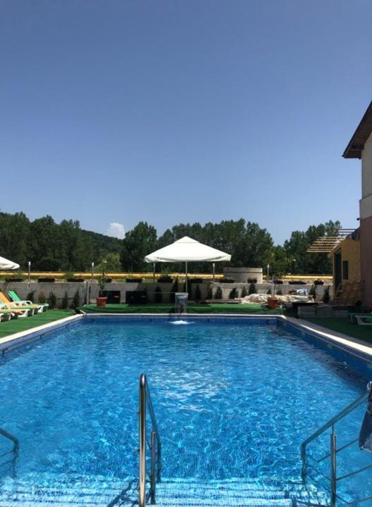Călimăneşti Hotel Ostrov מראה חיצוני תמונה