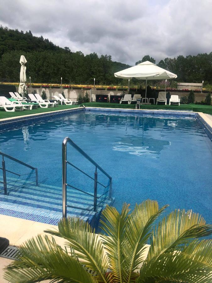 Călimăneşti Hotel Ostrov מראה חיצוני תמונה