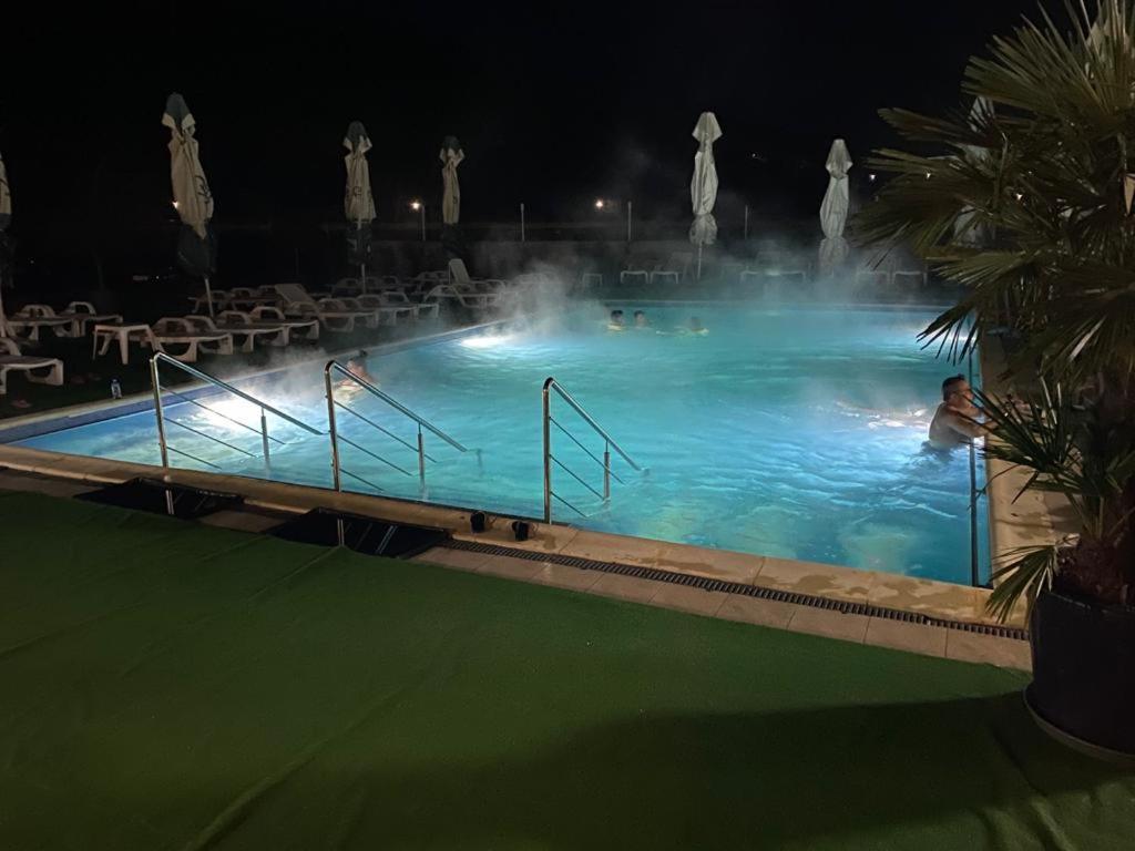 Călimăneşti Hotel Ostrov מראה חיצוני תמונה